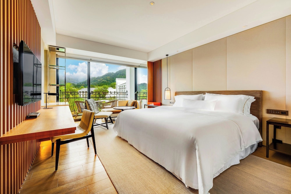 Room, King Bed, Resort View