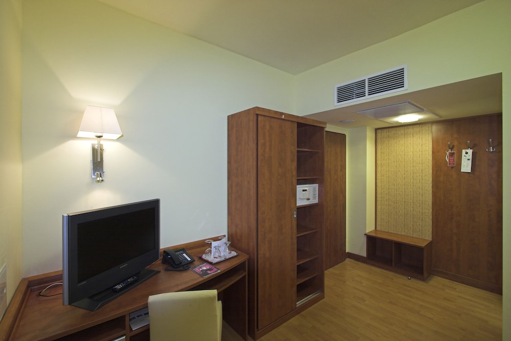 Benczur Hotel 28/42