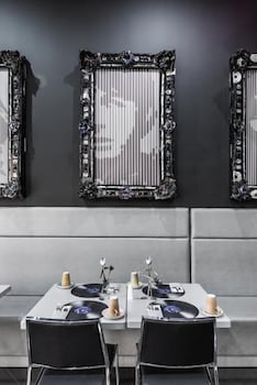 Hotel Black Tower Premium 30/70
