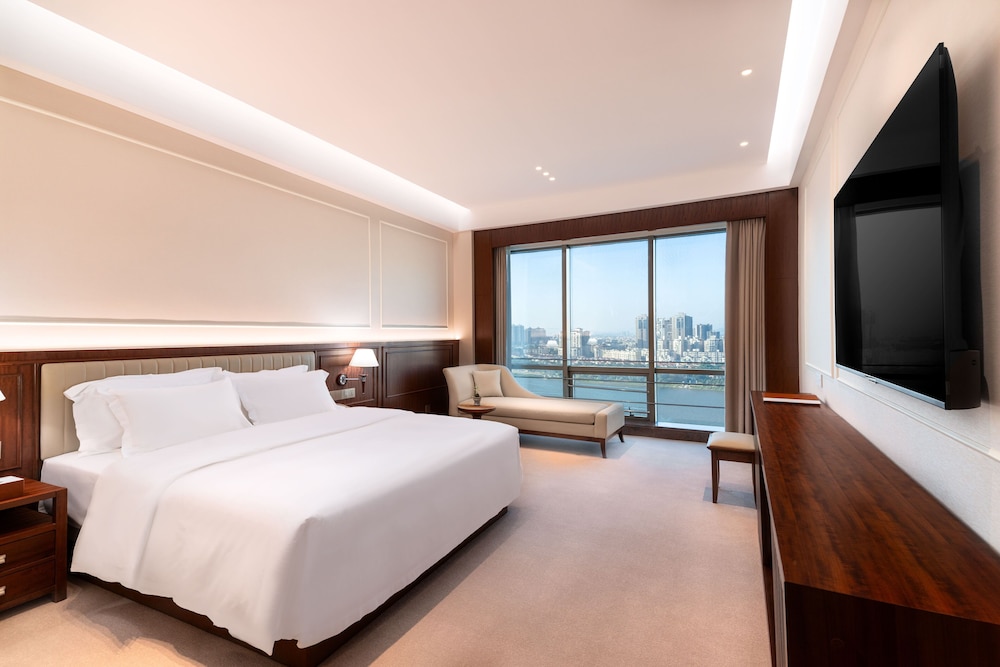 EXECUTIVE, RIVER VIEW