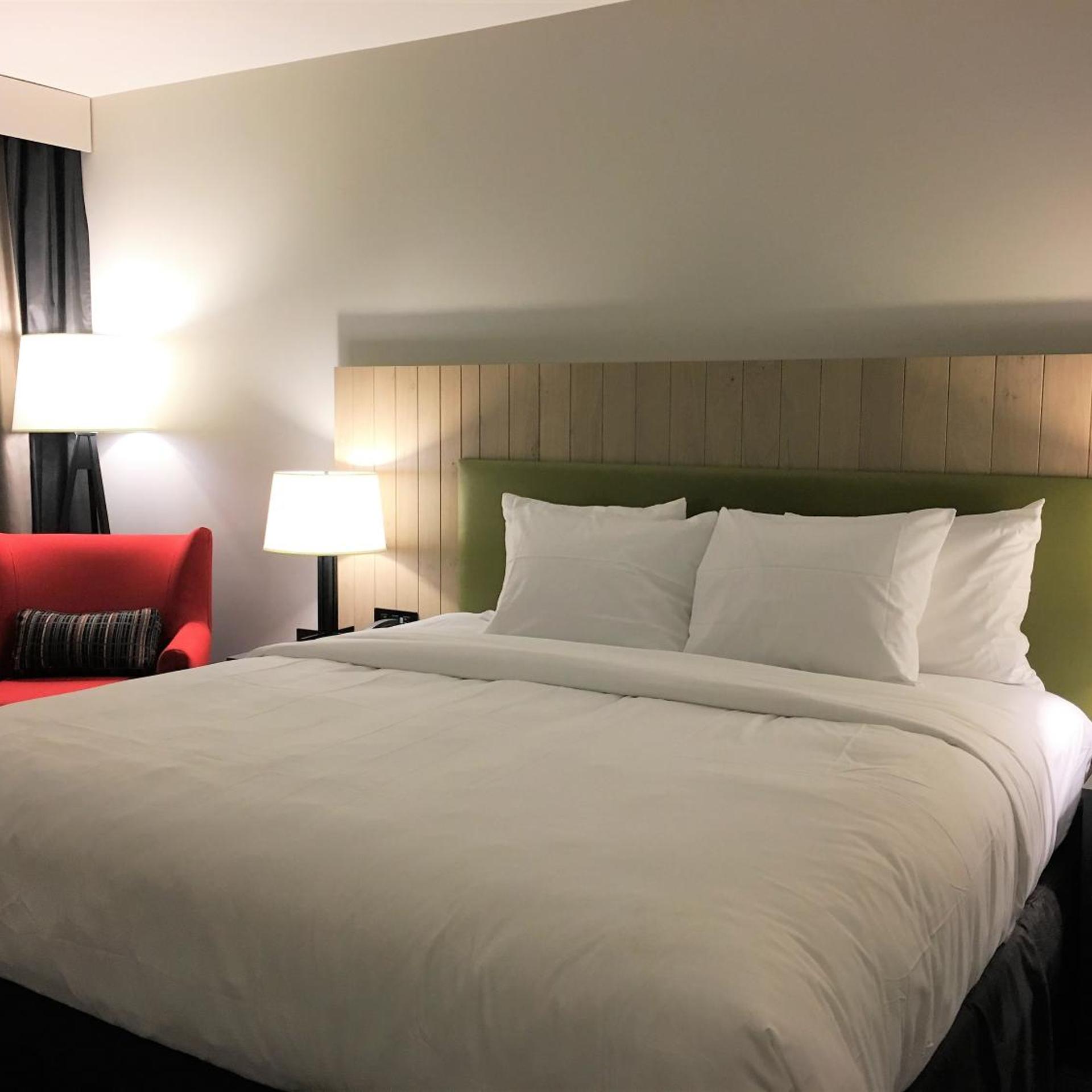 ROOM, KING BED, ACCESSIBLE
