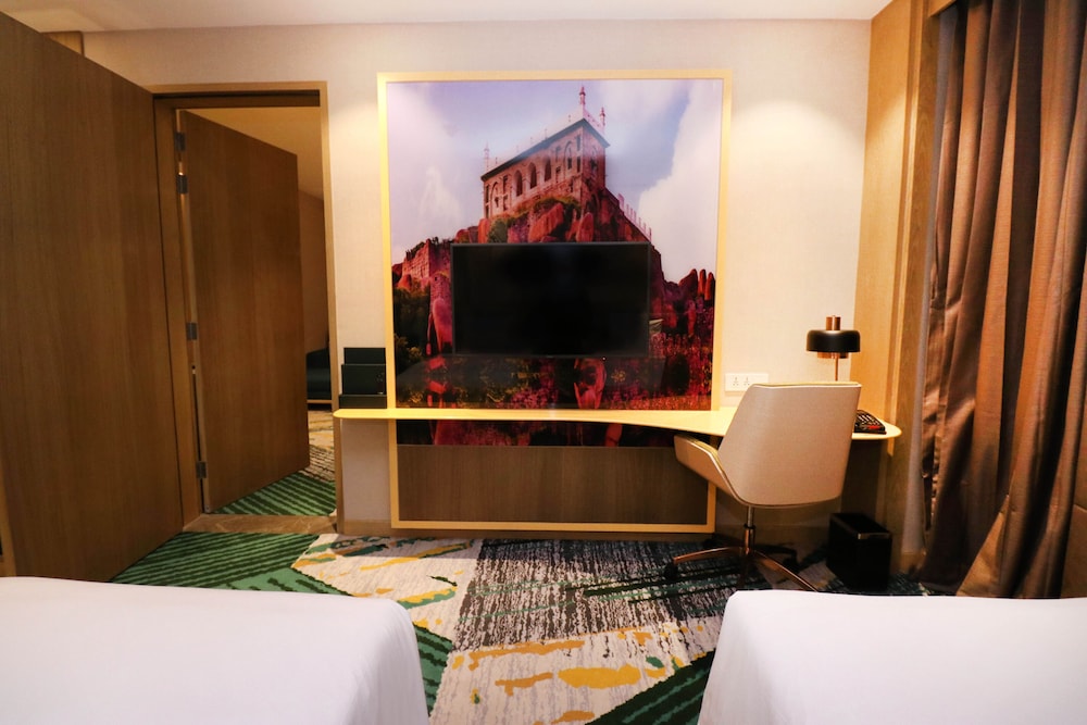 Holiday Inn Chandigarh Zirakpur 8/75