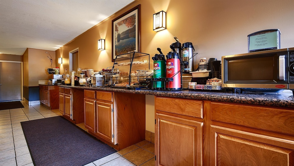 Days Inn By Wyndham Breezewood 27/34