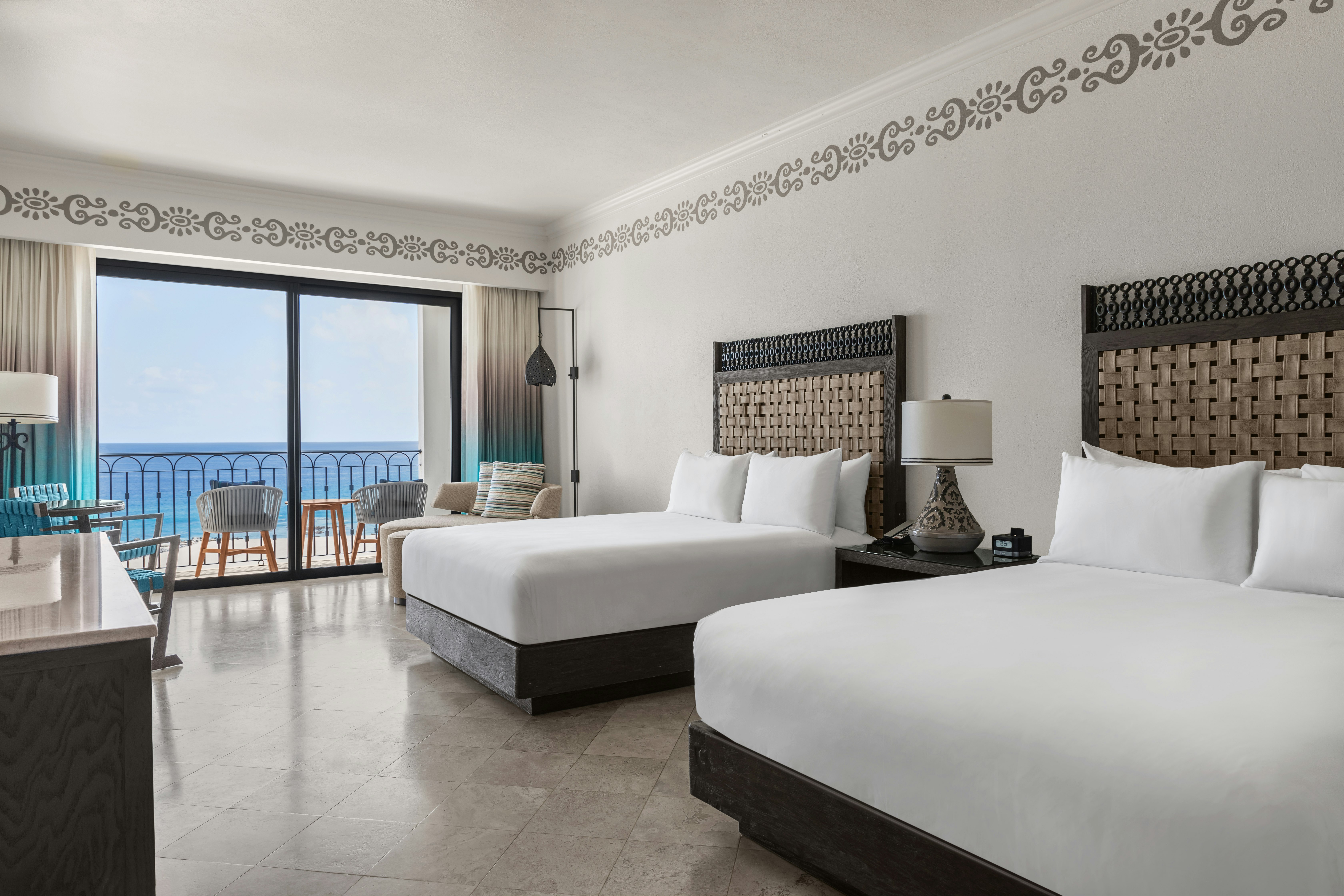 Deluxe, 2 Queen beds, Accessible