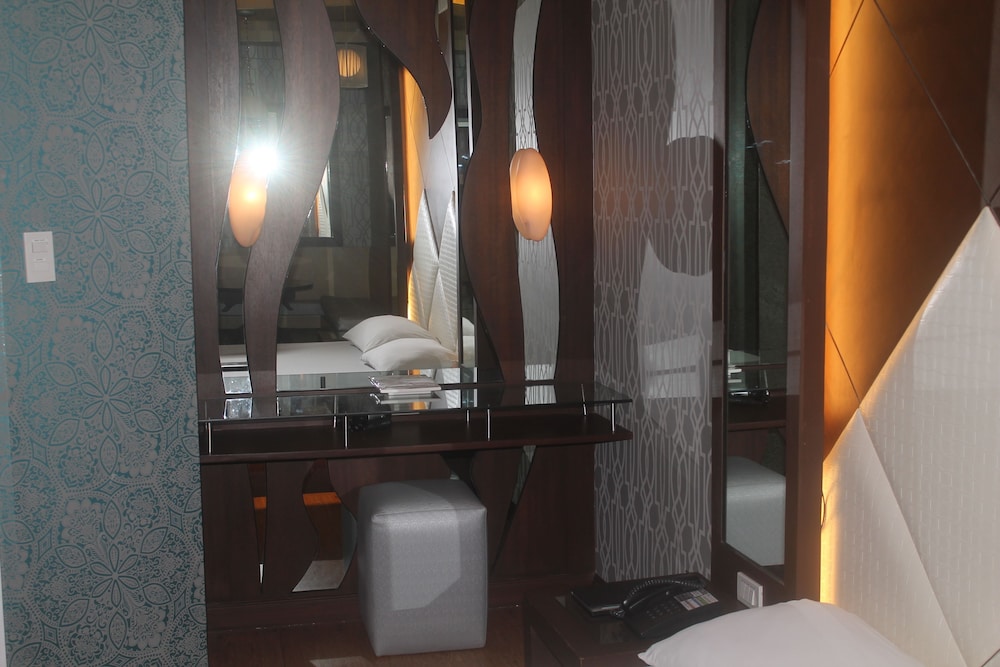 Hotel Ava Gil Puyat 32/56
