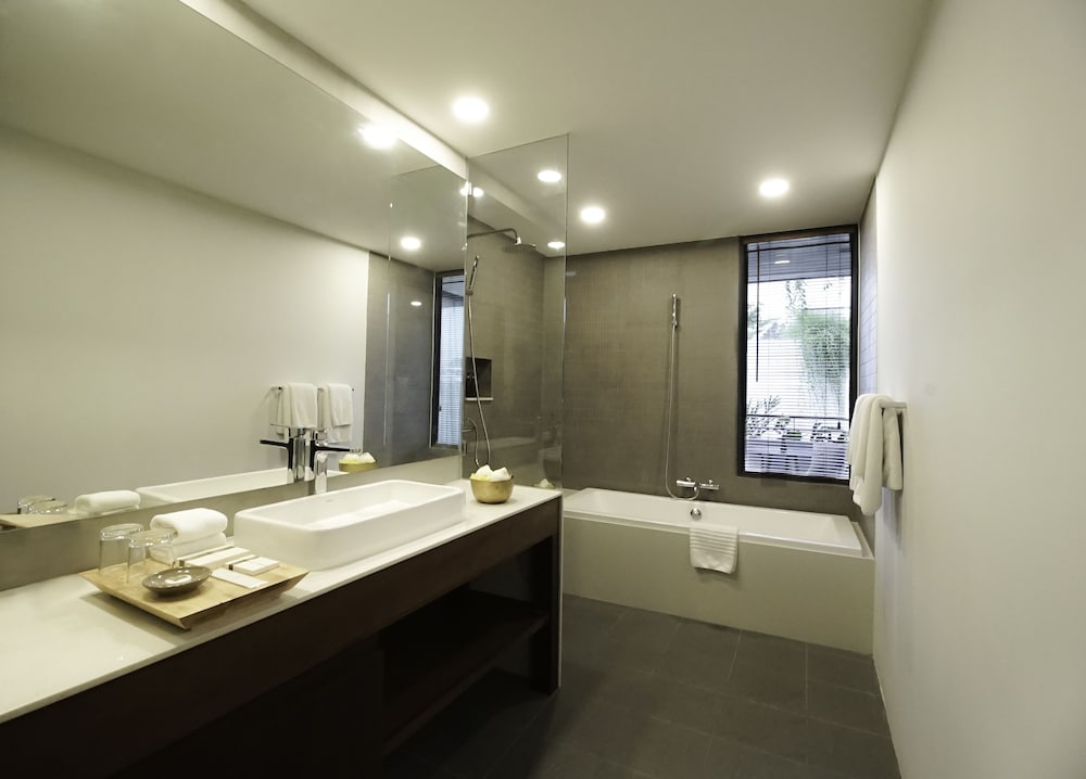 Penh House Hotel 34/74
