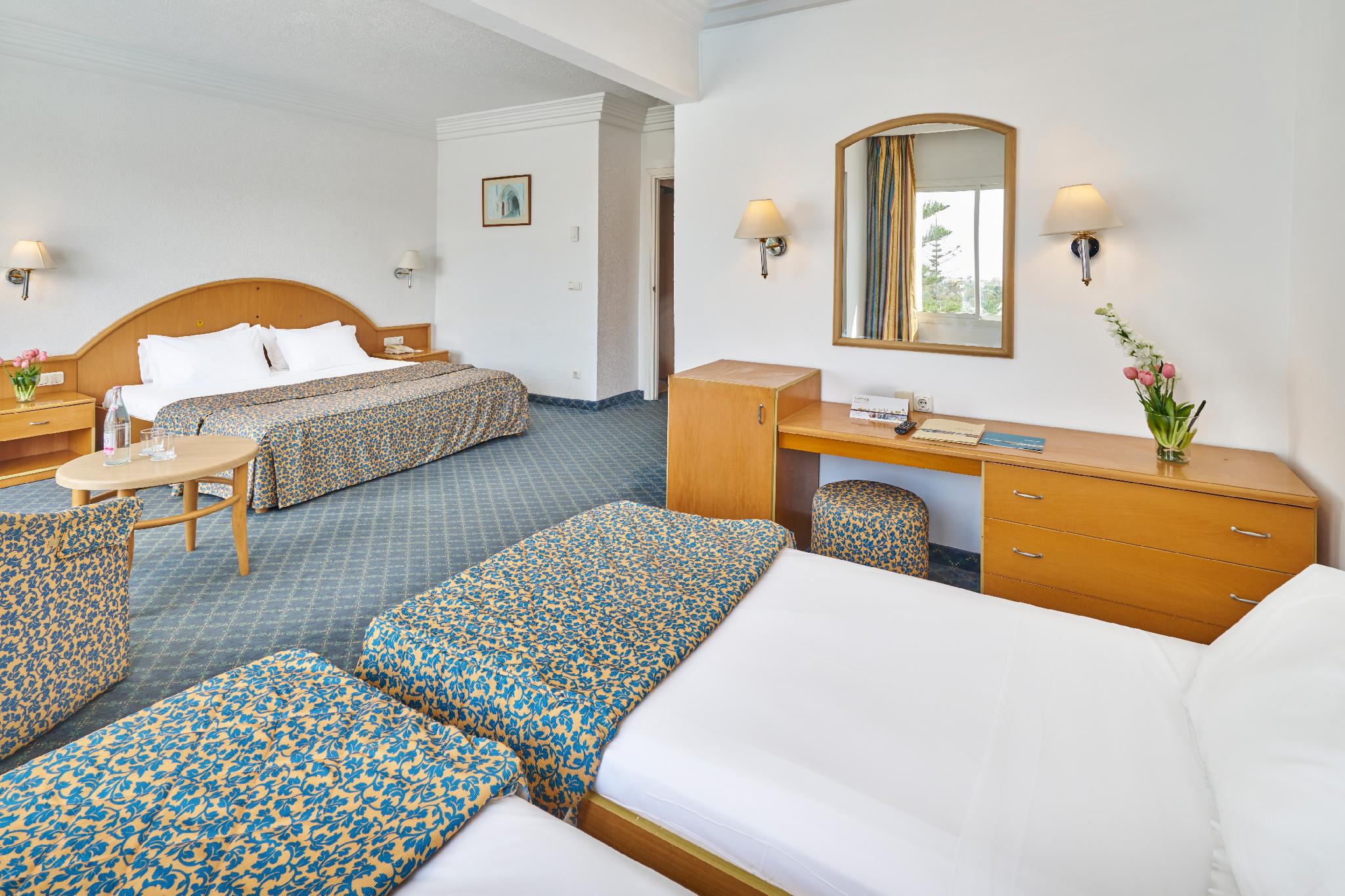 Room, Quadruple