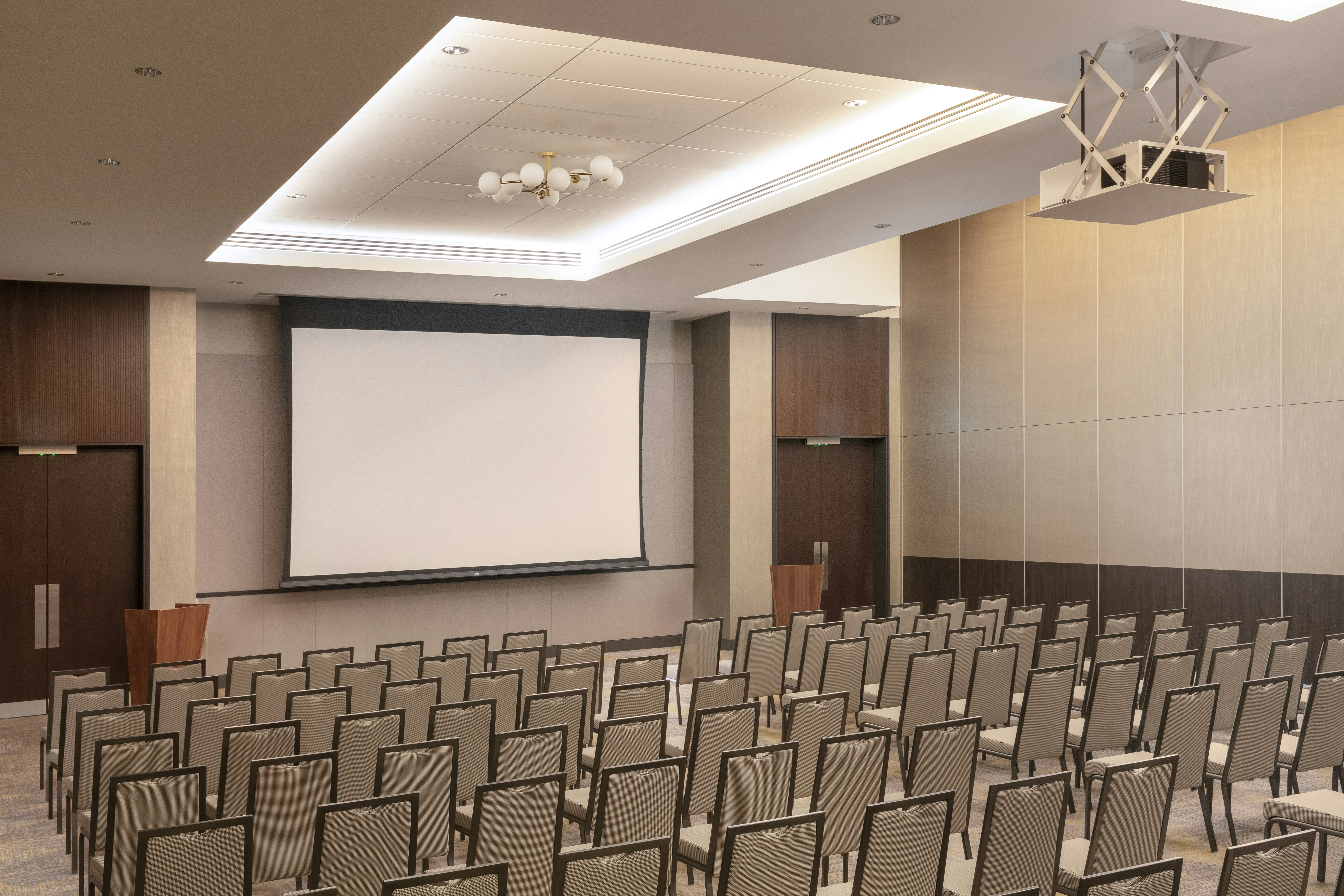 Hilton Woking 32/48
