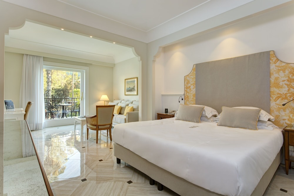 JUNIOR SUITE, SUPERIOR, CITY VIEW, BALCONY