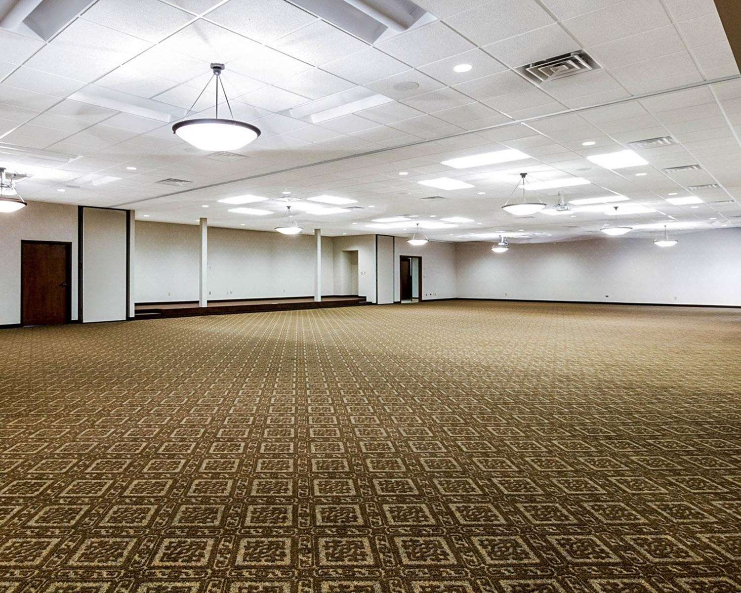 Baymont by Wyndham Jamestown Conference Center & Water Park 19/21