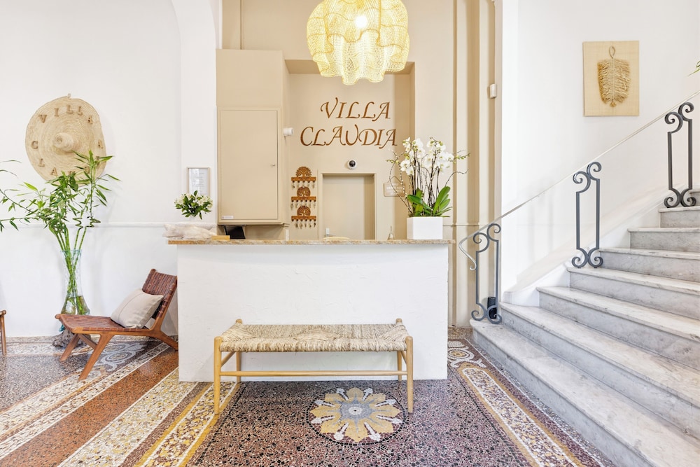 VILLA CLAUDIA(FORMERLY LE VENDOME - VILLA CLAUDIA) 11/77