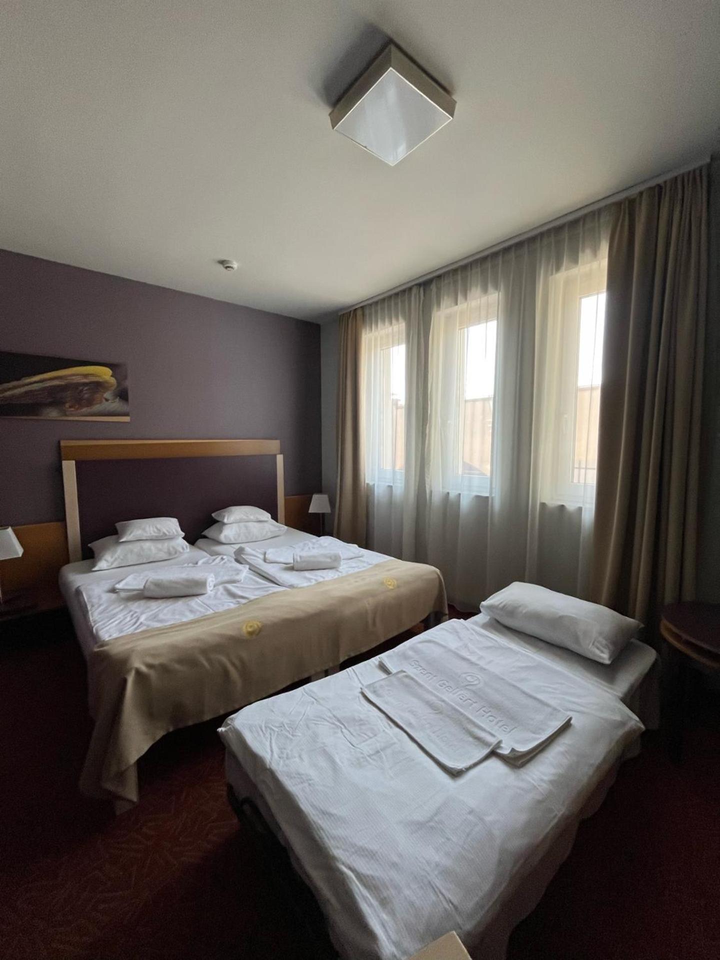 Room, Twin Beds, with Extra Bed