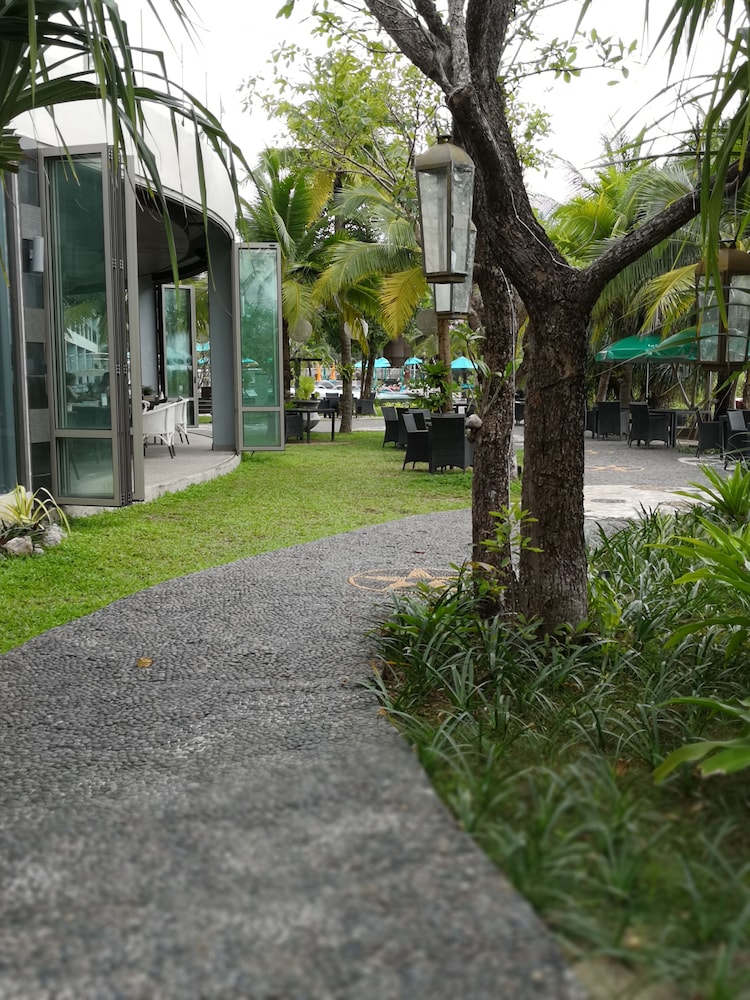 Le Coral Beach Resort And Cafe 67/79