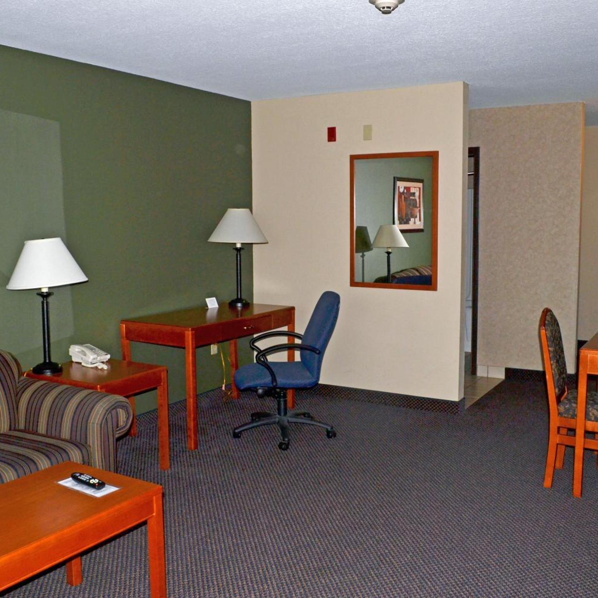 Paola Inn And Suites 38/47