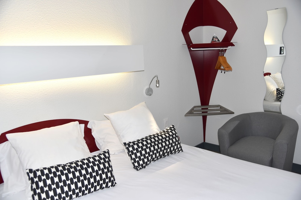 Brit Hotel Porte D Espagne 33/62