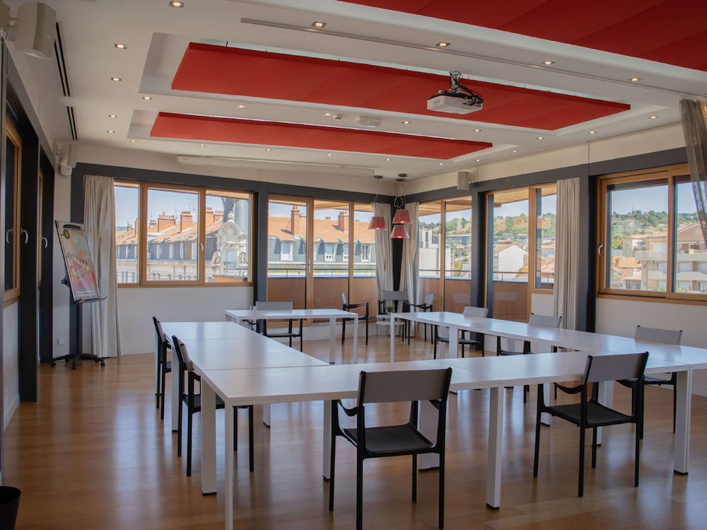 restaurant cafeteria