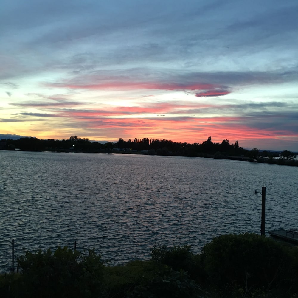 Lakeshore Inn 28/53