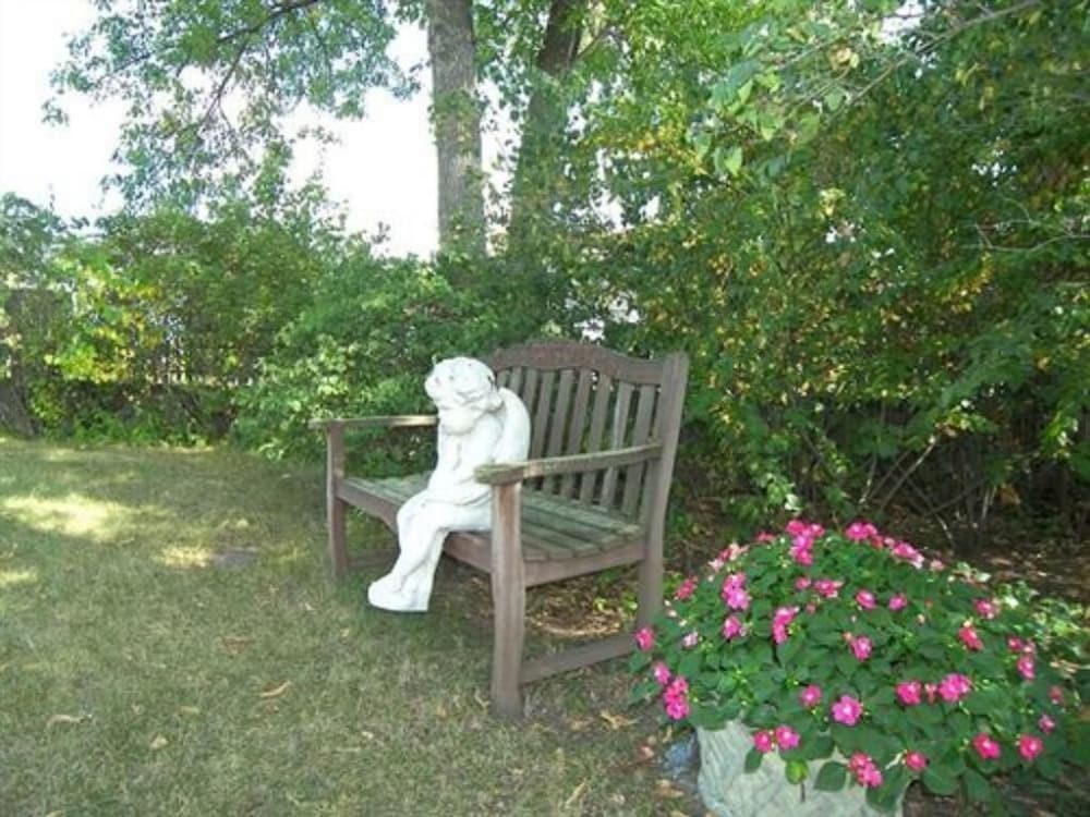 Alexander Mansion Historic Bed and Breakfast 41/48