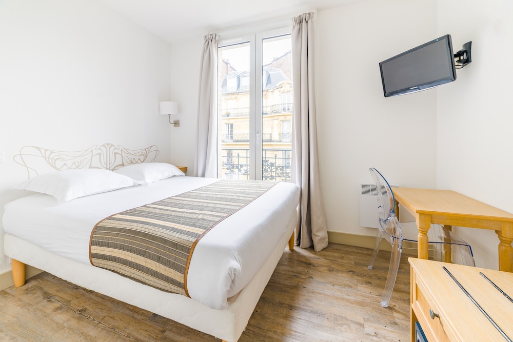 HOTEL KORNER EIFFEL 7/50
