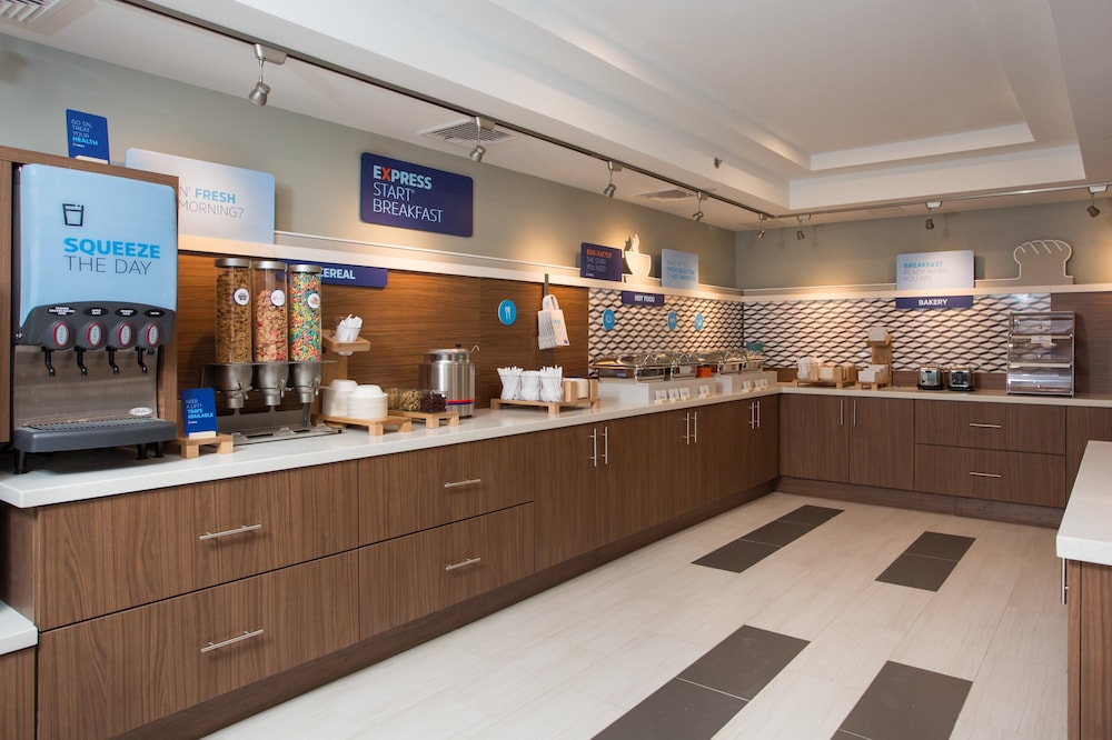 HOLIDAY INN EXPRESS CHELMSFORD 8/65