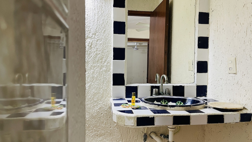 HOTEL PLAYA DEL KARMA 33/54