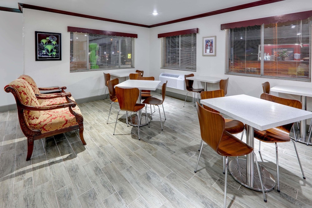 Super 8 By Wyndham Roswell 25/34