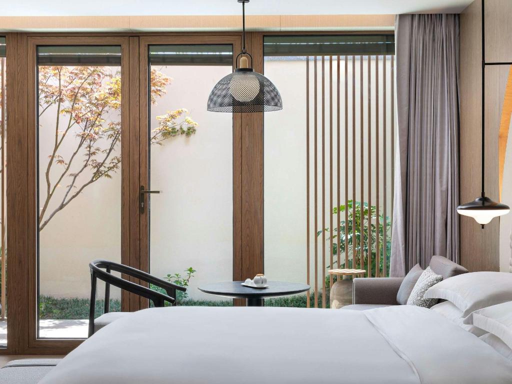 River, Courtyard, Pavilion, King Bed, Garden View