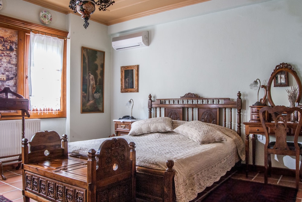 Viraggas Traditional Hotel 15/50