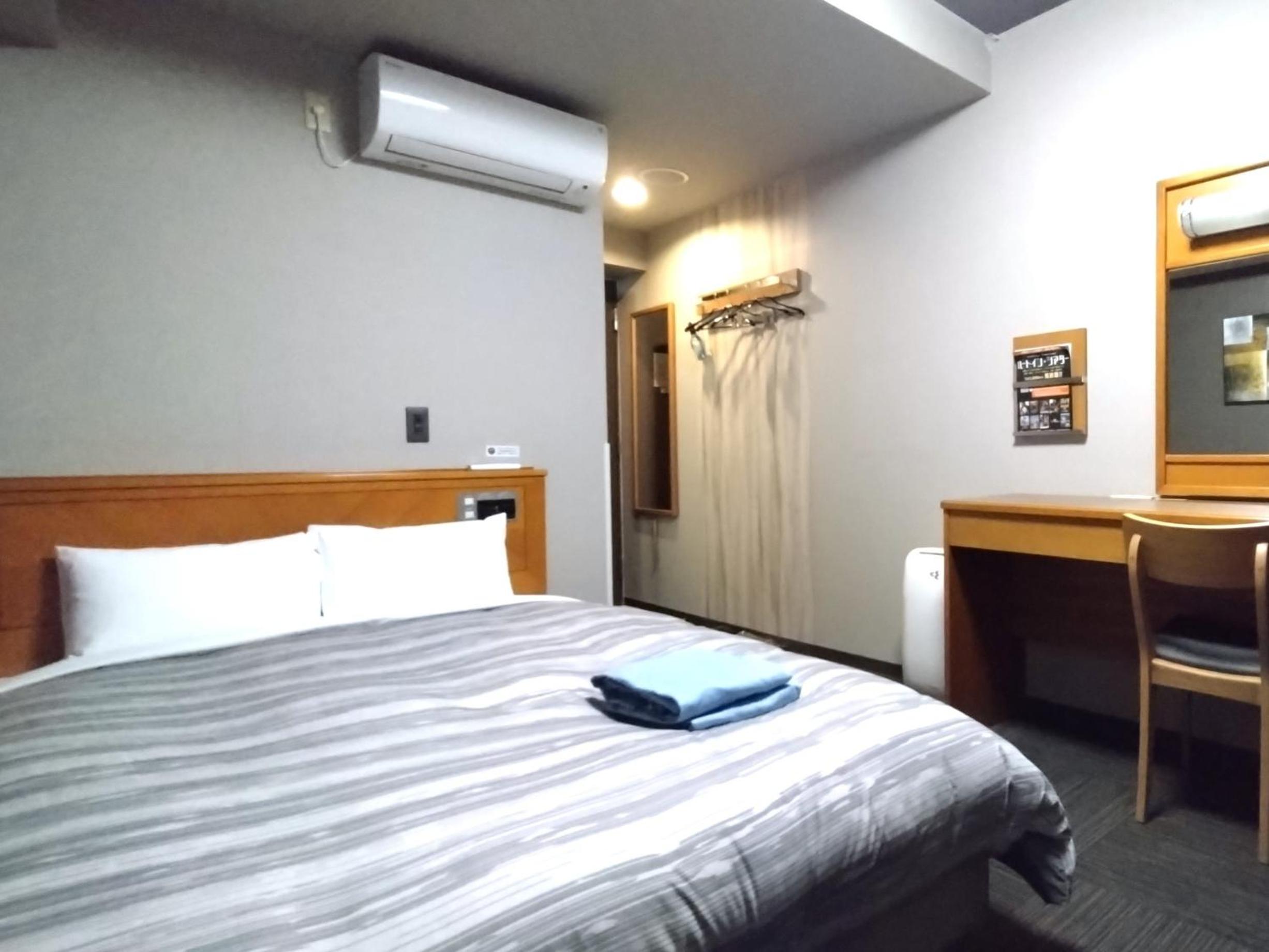 Semi Room, Semi Double Bed, Smoking