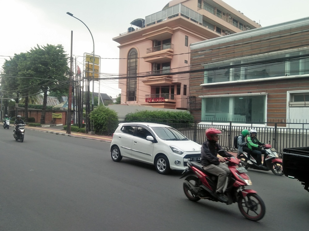 Hotel 678 Kemang 30/33