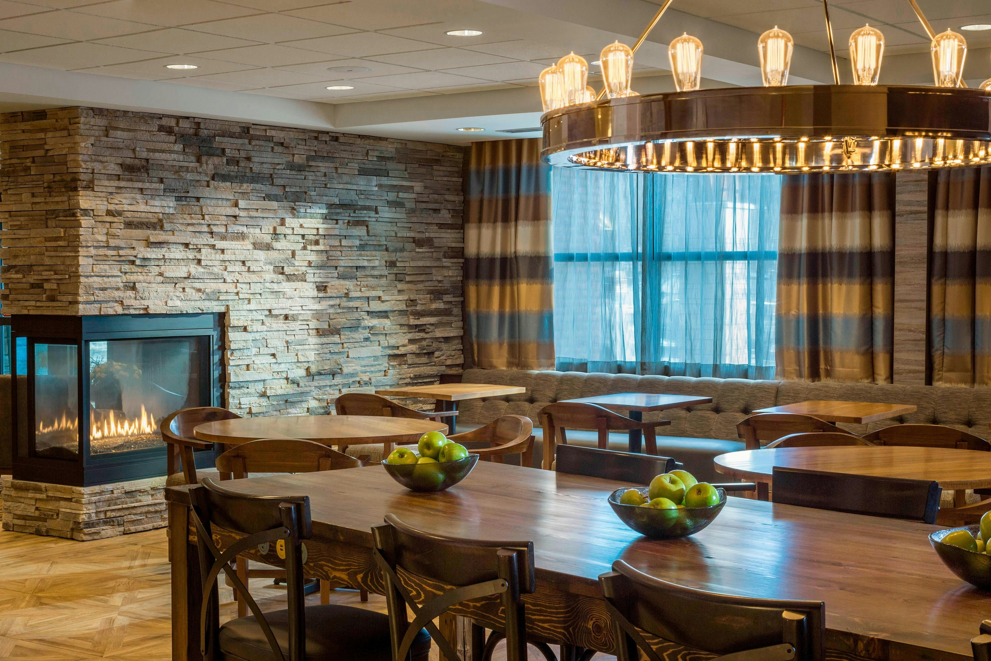 Fairfield Inn Suites Waterbury Stowe 30/31