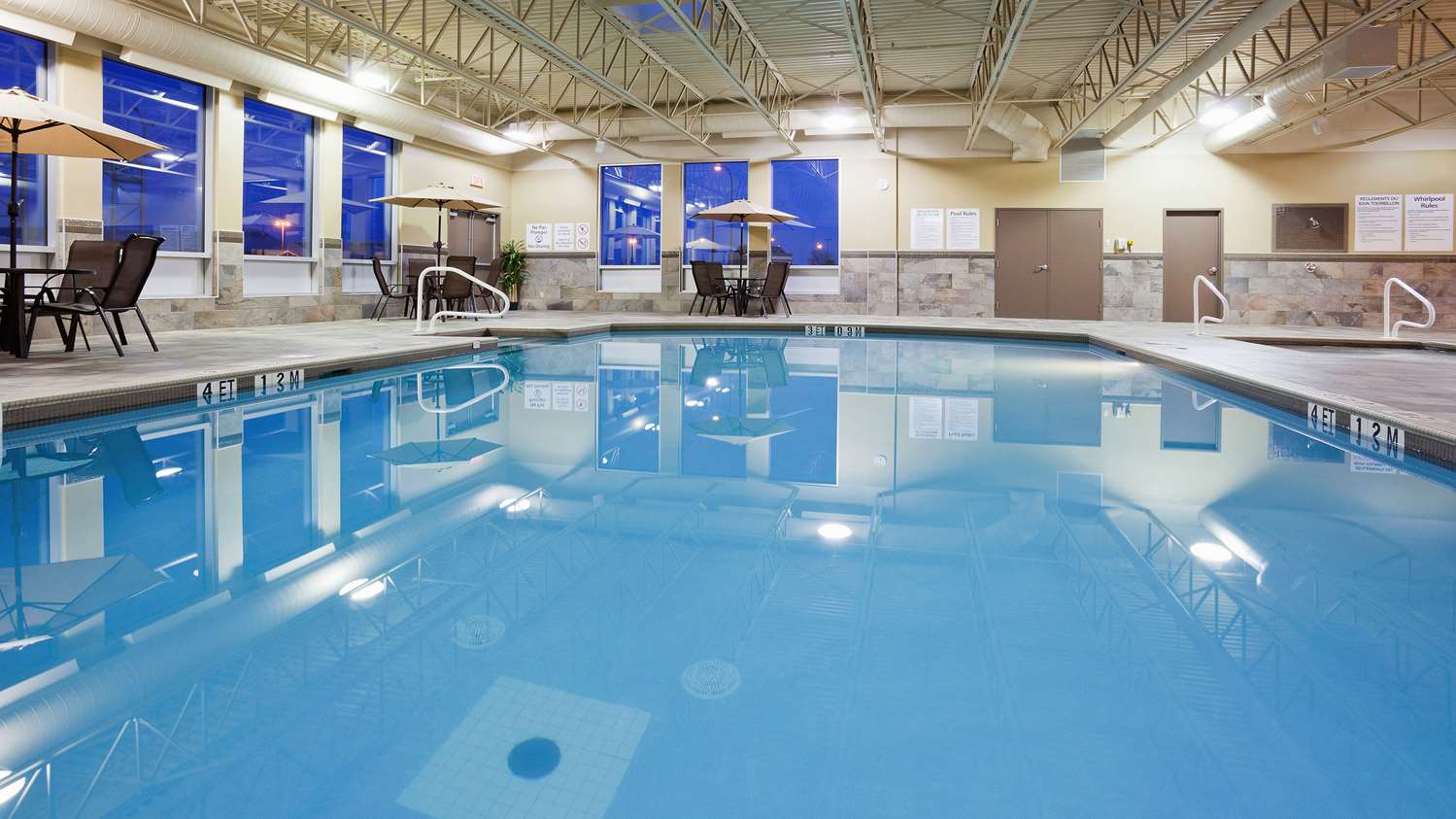 DoubleTree by Hilton Pointe Claire Montreal Airport West 8/13