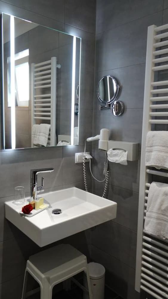 Hotel Elysee 37/37