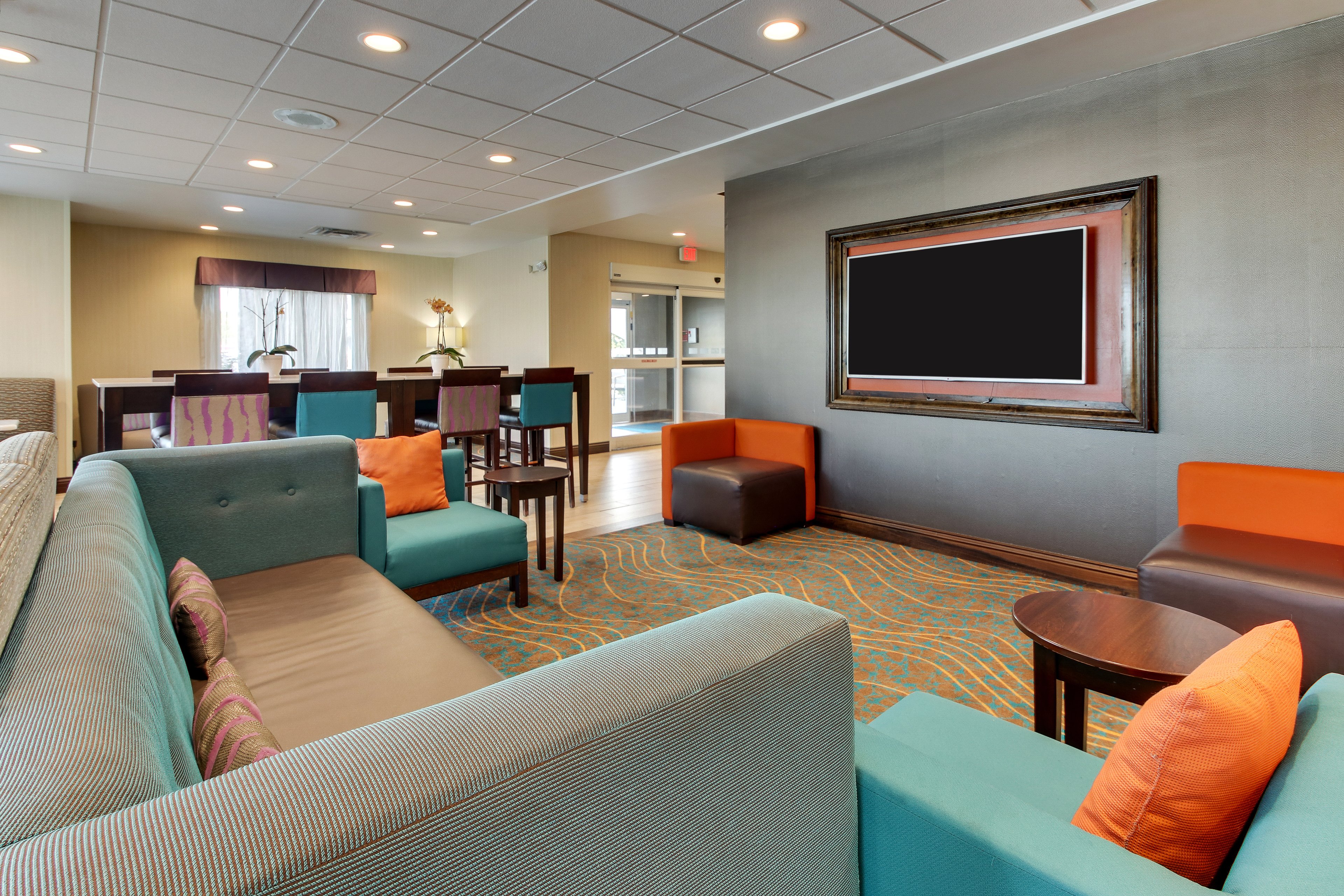 Holiday Inn Express Cheektowaga North East 38/46