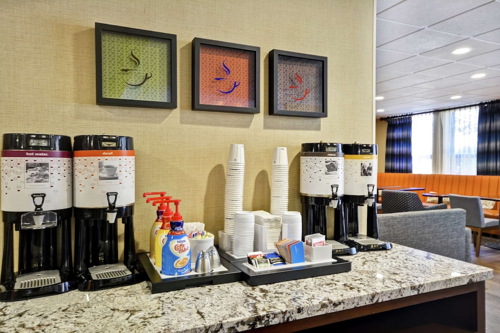 Hampton Inn Auburn 24/40
