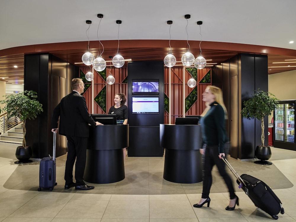 Mercure Paris La Defense 8/66