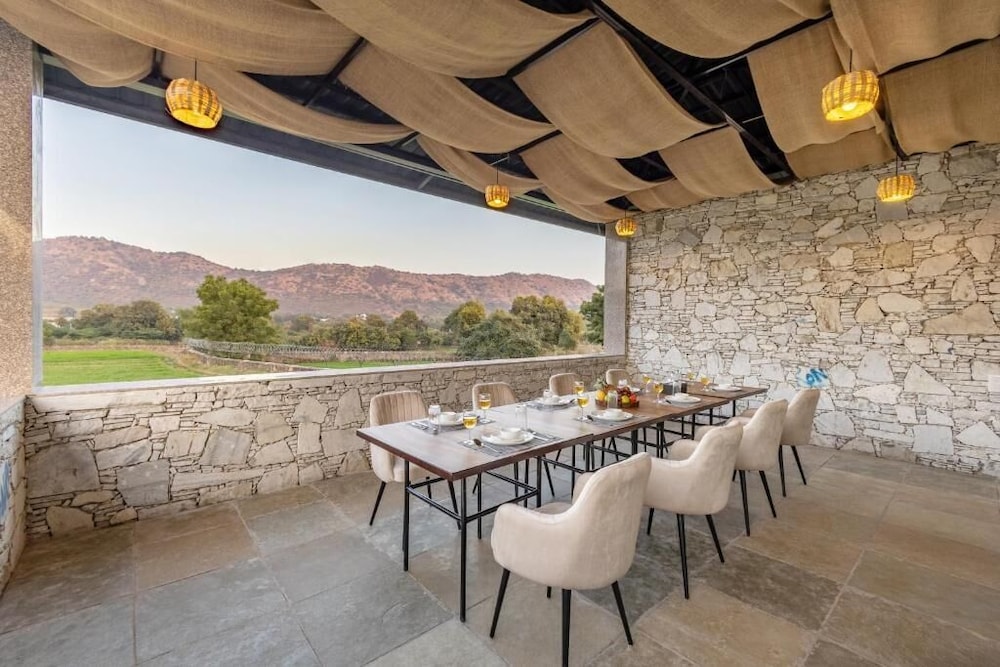 ELIVAAS Cows and Cuddles 4 BHK with Pvt Pool and Garden 49/68