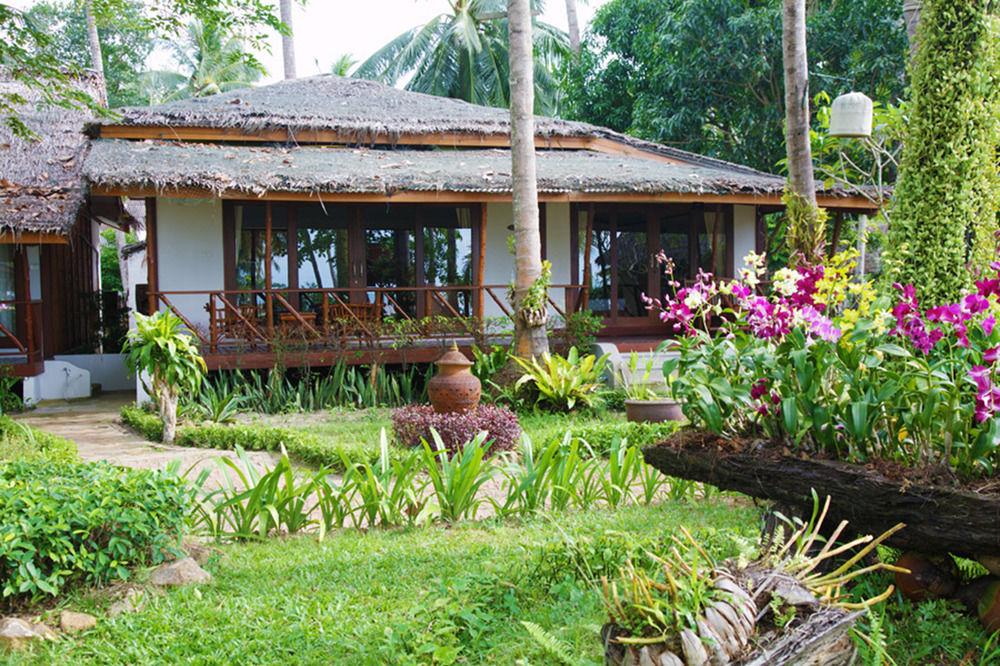 Lipa Lodge Beach Resort 40/43