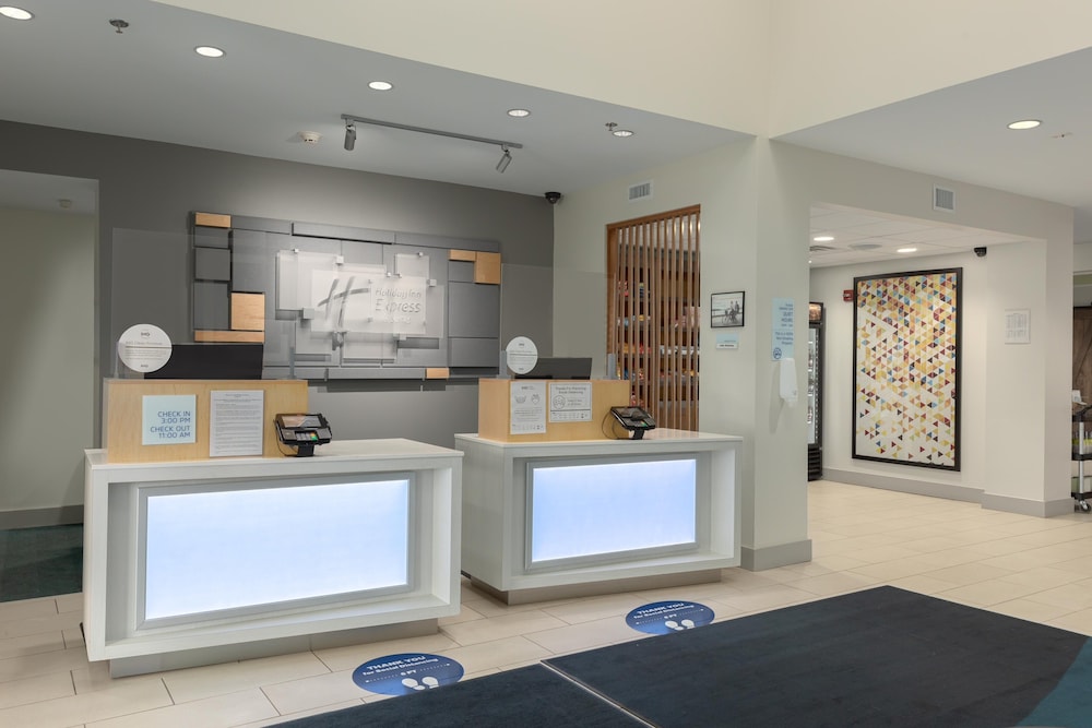 Holiday Inn Express Hotel and Suites Binghamton University-Vestal 7/52