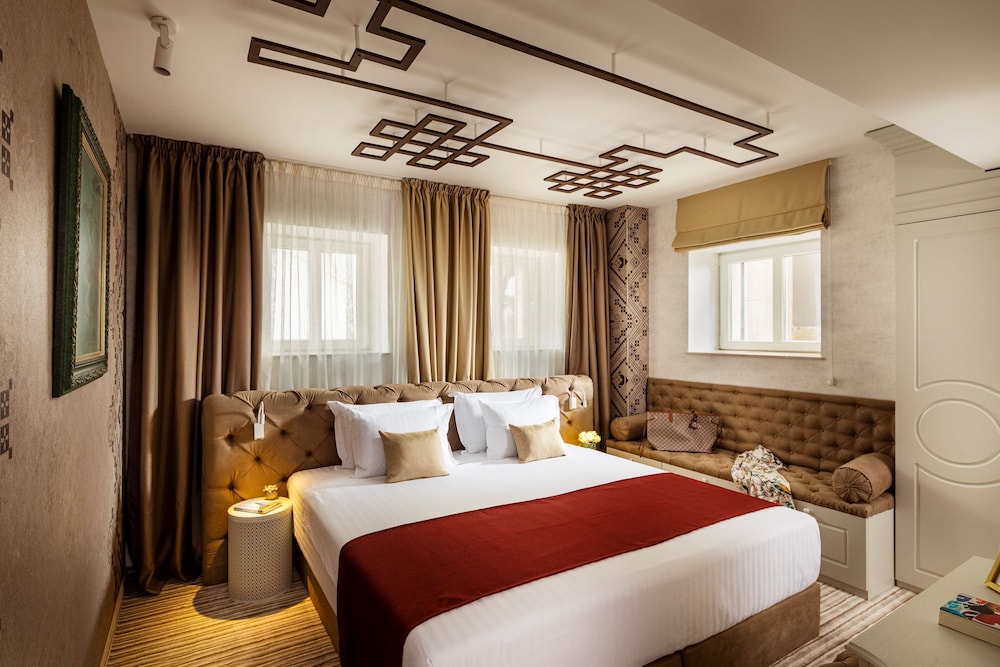 Hotel Gallery 37 16/58
