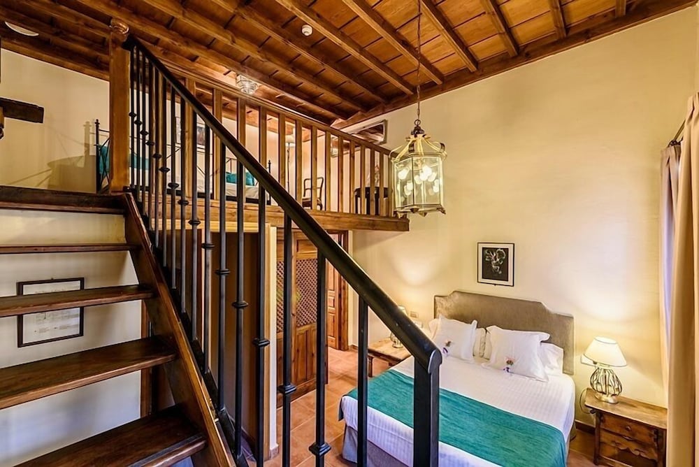 Hotel Palacio de Santa Ines 42/75
