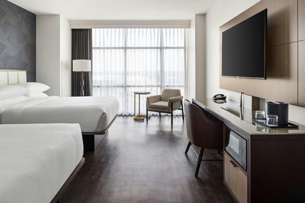 Renovated, Pool, Wellness, Guest Room, 2 Queen Beds
