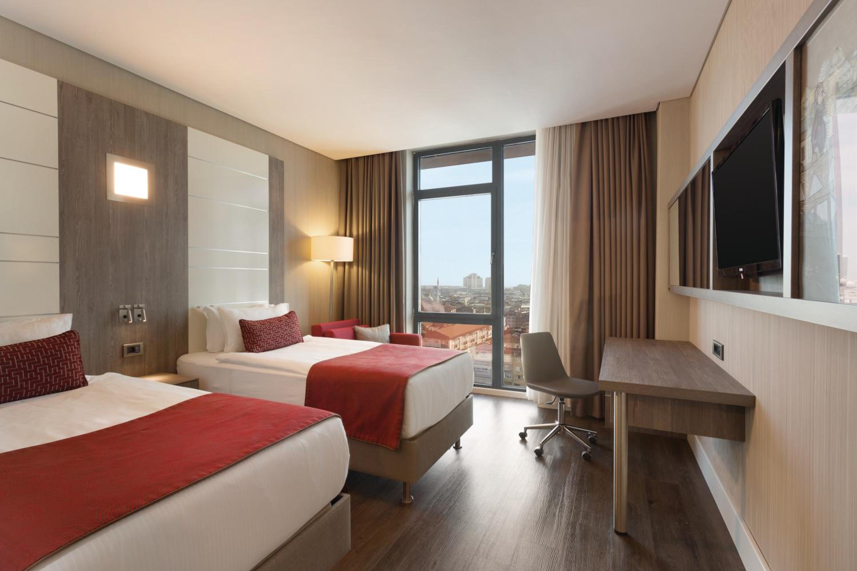 غرفة بسريرين منفصلين للمدخنين، Ramada Encore By Wyndham Bayrampasa 3/10