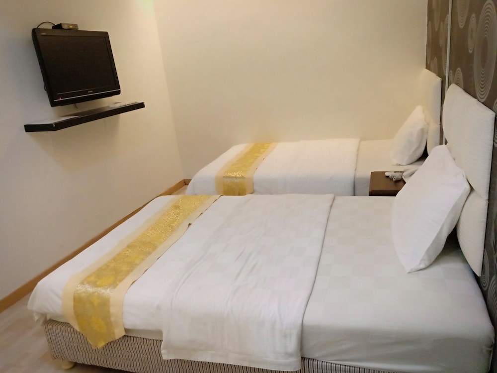 D' Hotel 17/23