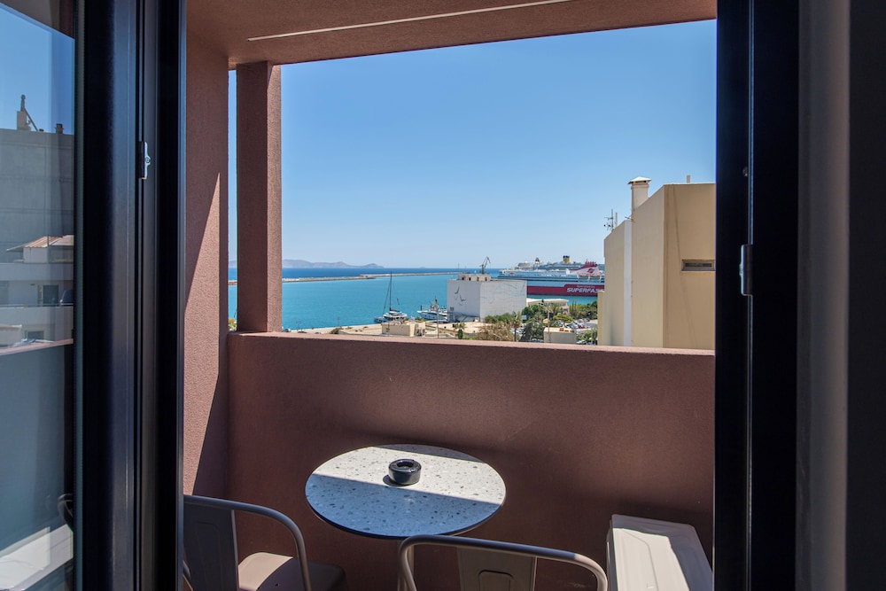 جناح جونيور ديلوكس بإطلالة على البحر، Infinity City Boutique Hotel 9/9