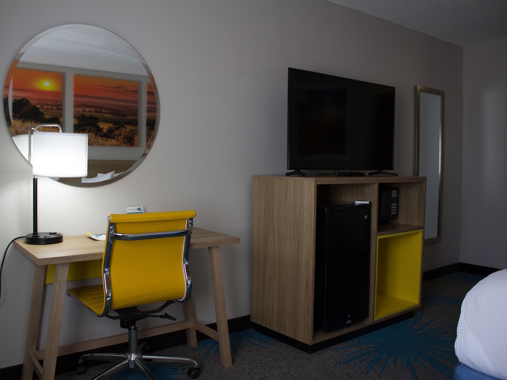 Days Inn by Wyndham Colby 30/32