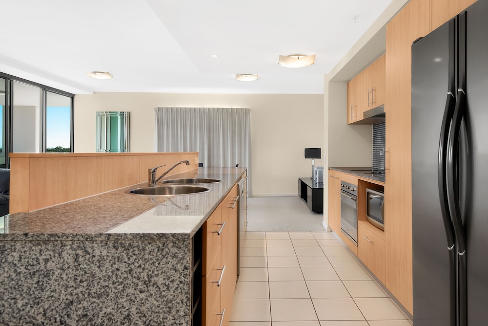 Pelican Waters Resort 62/68