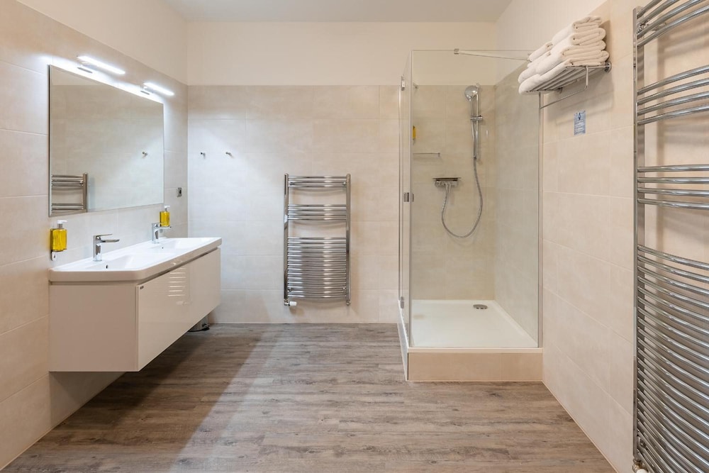 Melantrich Sivek Hotels 29/46