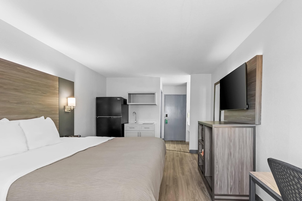 Efficiency, King Bed