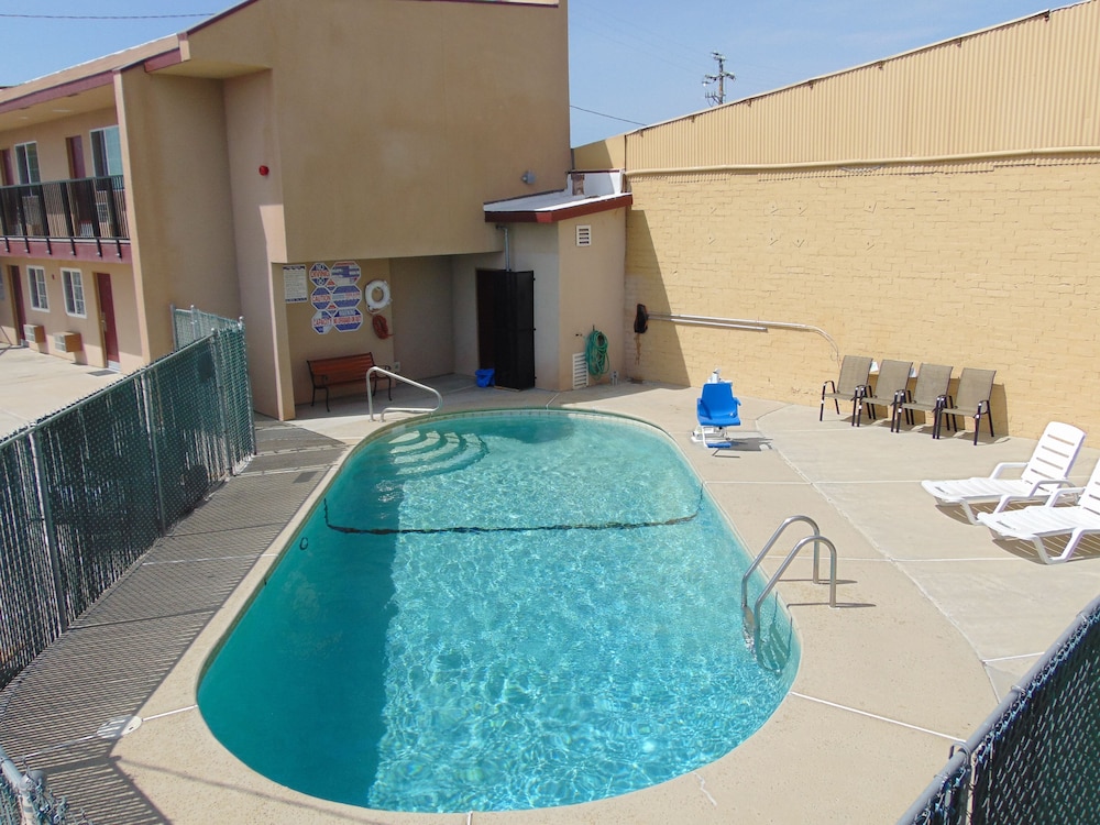 CORCORAN COUNTRY INN 5/48